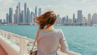 female-traveler-Dubai
